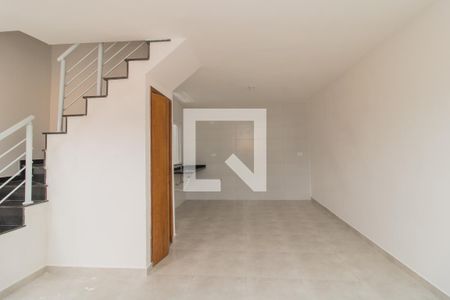 Sala de casa de condomínio para alugar com 2 quartos, 70m² em Vila Rio Branco, São Paulo