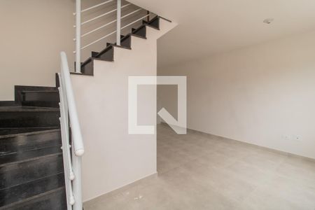 Sala de casa de condomínio para alugar com 2 quartos, 70m² em Vila Rio Branco, São Paulo