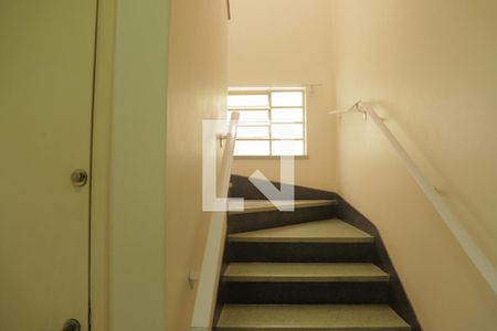Hall da escada de casa para alugar com 3 quartos, 180m² em Chácara Inglesa, São Paulo