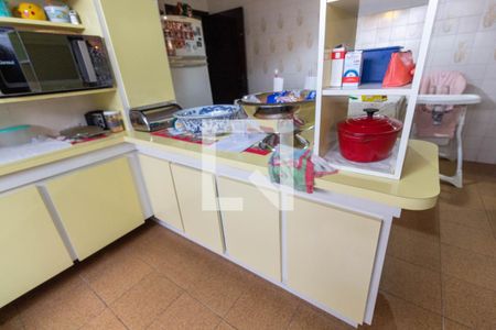 Casa à venda com 317m², 4 quartos e 4 vagasCozinha - Armários