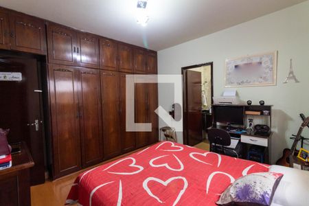 Casa à venda com 317m², 4 quartos e 4 vagasQuarto Suíte 2