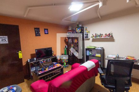 Casa à venda com 317m², 4 quartos e 4 vagasEscritório