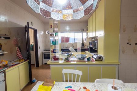 Casa à venda com 317m², 4 quartos e 4 vagasCozinha