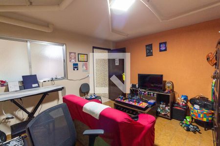 Casa à venda com 317m², 4 quartos e 4 vagasEscritório