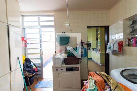 Casa à venda com 317m², 4 quartos e 4 vagasLavanderia