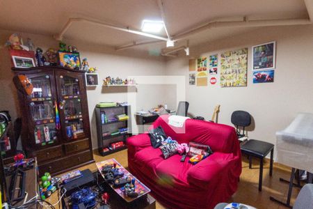 Casa à venda com 317m², 4 quartos e 4 vagasEscritório