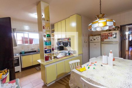 Casa à venda com 317m², 4 quartos e 4 vagasCozinha