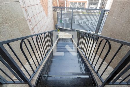 Casa à venda com 317m², 4 quartos e 4 vagasEscada