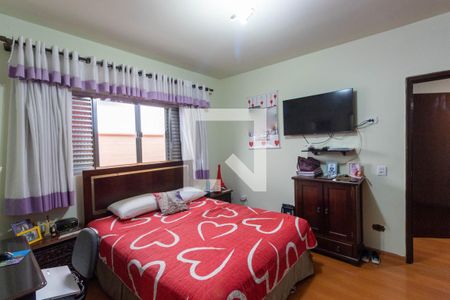 Casa à venda com 317m², 4 quartos e 4 vagasQuarto Suíte 2