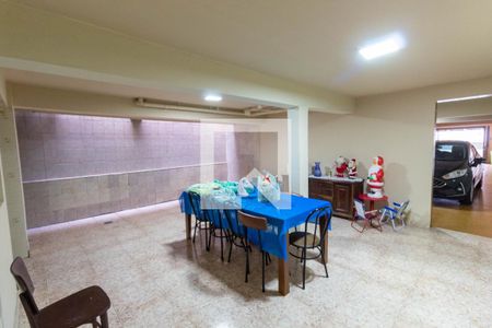 Casa à venda com 317m², 4 quartos e 4 vagasSalão de Festas
