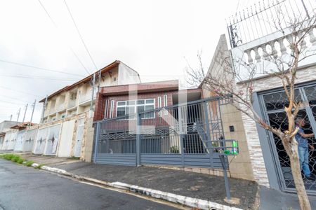 Casa à venda com 317m², 4 quartos e 4 vagasFachada