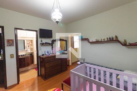 Casa à venda com 317m², 4 quartos e 4 vagasQuarto Suíte 1