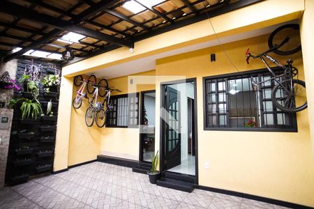 Garagem de casa à venda com 3 quartos, 120m² em Itatiaia, Belo Horizonte