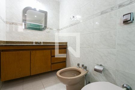 Apartamento à venda com 133m², 3 quartos e 2 vagas Apartamento à venda com 133m², 3 quartos e 2 vagasBanheiro da Suíte
