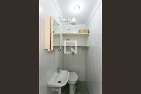 Apartamento à venda com 133m², 3 quartos e 2 vagas Apartamento à venda com 133m², 3 quartos e 2 vagasBanheiro de Serviço