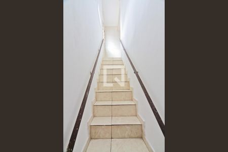Escada de casa para alugar com 2 quartos, 150m² em Jaraguá, São Paulo