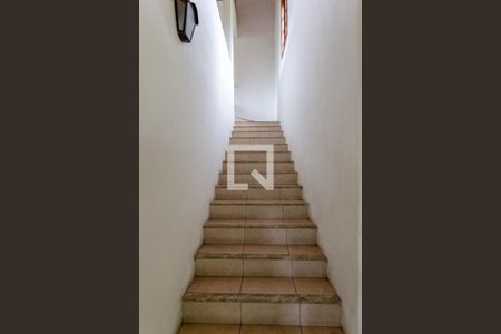 Casa à venda com 1200m², 4 quartos e 5 vagas Casa à venda com 1200m², 4 quartos e 5 vagasEscada