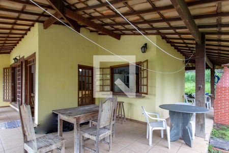 Casa à venda com 1200m², 4 quartos e 5 vagas Casa à venda com 1200m², 4 quartos e 5 vagasVaranda