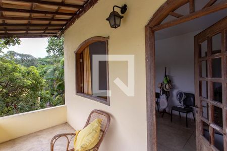 Casa à venda com 1200m², 4 quartos e 5 vagas Casa à venda com 1200m², 4 quartos e 5 vagasVaranda