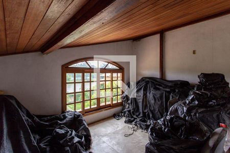 Casa à venda com 1200m², 4 quartos e 5 vagas Casa à venda com 1200m², 4 quartos e 5 vagasSótão