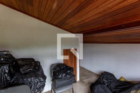 Casa à venda com 1200m², 4 quartos e 5 vagas Casa à venda com 1200m², 4 quartos e 5 vagasSótão