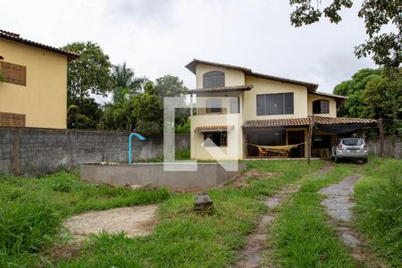 Casa à venda com 1200m², 4 quartos e 5 vagas Casa à venda com 1200m², 4 quartos e 5 vagasFachada