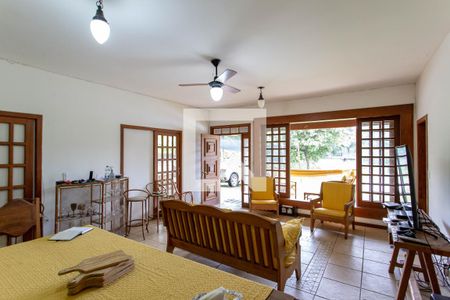 Sala de casa à venda com 4 quartos, 1200m² em Pampulha, Belo Horizonte