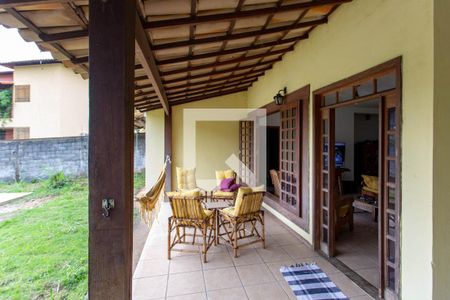 Casa à venda com 1200m², 4 quartos e 5 vagas Casa à venda com 1200m², 4 quartos e 5 vagasVaranda