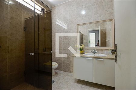 Banheiro de casa à venda com 4 quartos, 320m² em Piratininga, Niterói