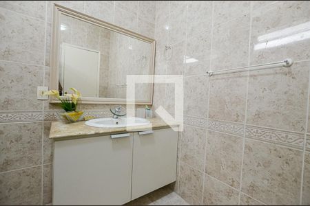 Banheiro de casa à venda com 4 quartos, 320m² em Piratininga, Niterói