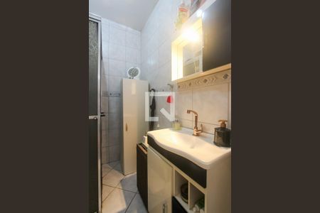 Banheiro de apartamento à venda com 1 quarto, 34m² em Vila Ipiranga, Porto Alegre