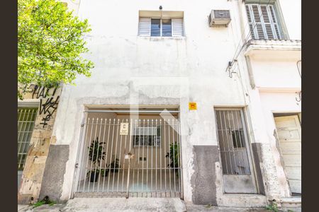 Casa à venda com 160m², 2 quartos e 1 vaga Casa à venda com 160m², 2 quartos e 1 vagaFachada