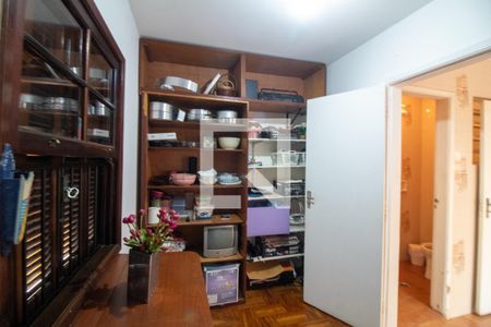 Casa à venda com 168m², 4 quartos e 2 vagasQuarto de Serviço