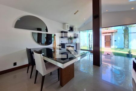 Sala de casa à venda com 3 quartos, 853m² em Camboinhas, Niterói