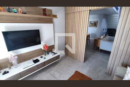Sala de TV de casa de condomínio à venda com 4 quartos, 523m² em Loteamento Vale Azul I, Jundiaí