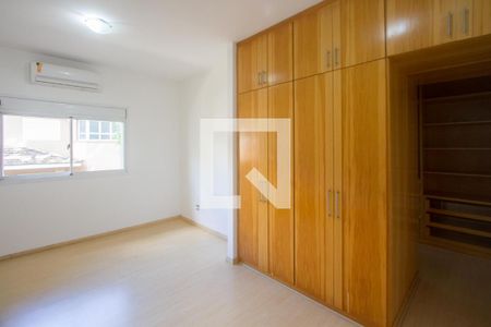 Suíte 1 de casa de condomínio para alugar com 4 quartos, 518m² em Jardim Cordeiro, São Paulo