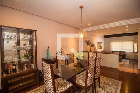 Casa à venda com 363m², 5 quartos e 2 vagasSala