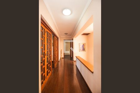 Casa à venda com 363m², 5 quartos e 2 vagasCorredor