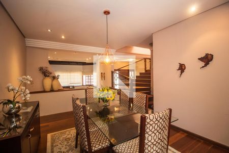 Casa à venda com 363m², 5 quartos e 2 vagasSala