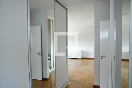 Casa de condomínio para alugar com 582m², 4 quartos e 4 vagasSuíte 4 