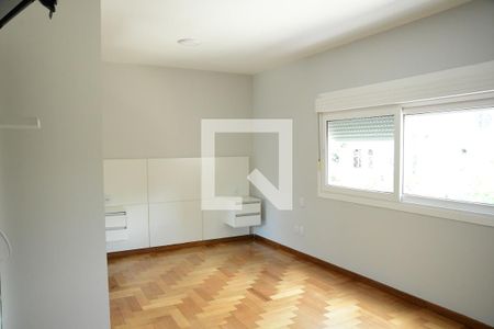 Casa de condomínio para alugar com 582m², 4 quartos e 4 vagasSuíte 2 