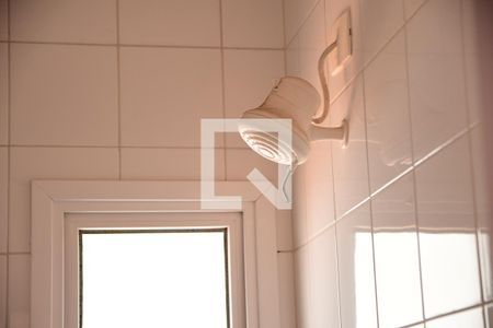 Casa de condomínio para alugar com 582m², 4 quartos e 4 vagasBanheiros do salão
