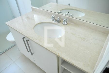 Casa de condomínio para alugar com 582m², 4 quartos e 4 vagasBanheiro da Suíte 3 