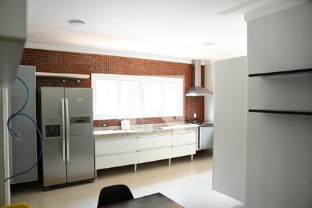 Casa de condomínio para alugar com 582m², 4 quartos e 4 vagasCozinha