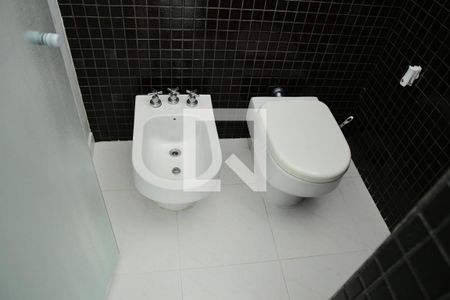 Casa de condomínio para alugar com 582m², 4 quartos e 4 vagasBanheiro da Suíte 4 