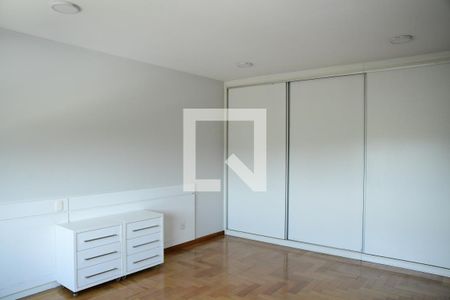 Casa de condomínio para alugar com 582m², 4 quartos e 4 vagasSuíte 4 