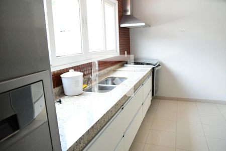 Casa de condomínio para alugar com 582m², 4 quartos e 4 vagasCozinha