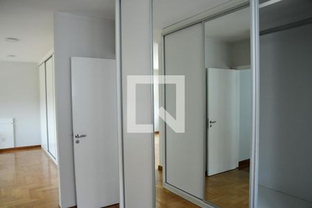 Casa de condomínio para alugar com 582m², 4 quartos e 4 vagasSuíte 4 