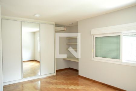Casa de condomínio para alugar com 582m², 4 quartos e 4 vagasSuíte 1 