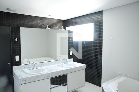 Casa de condomínio para alugar com 582m², 4 quartos e 4 vagasBanheiro da Suíte 4 